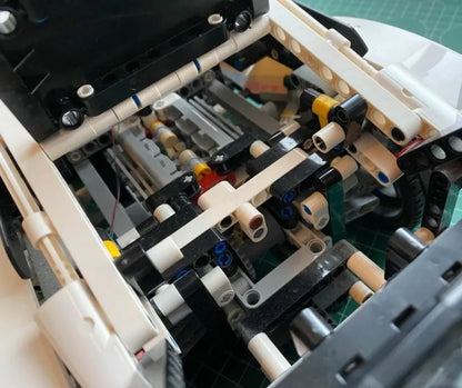 (76% OFF) Com Motor Boxer de 6 Cilindros e que Abre as Portas - Escala 1:10 - 1580 Peças - Brics Craft