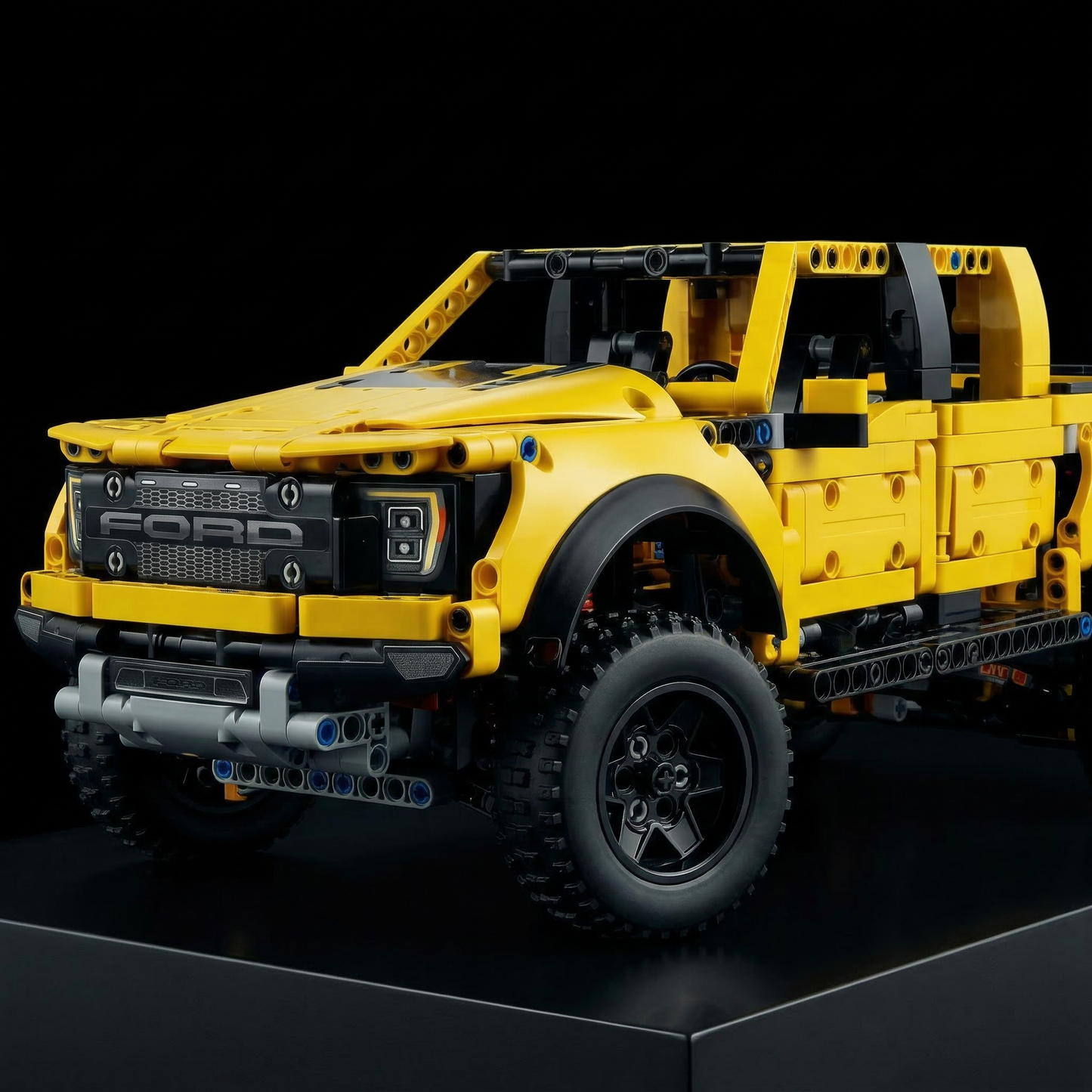 Ford F-150 Raptor Amarelo (1379 peças)