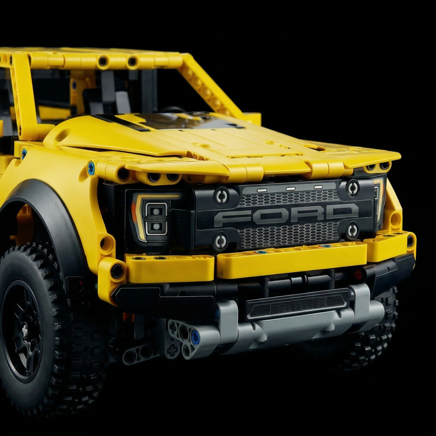 Ford F-150 Raptor Amarelo (1379 peças)