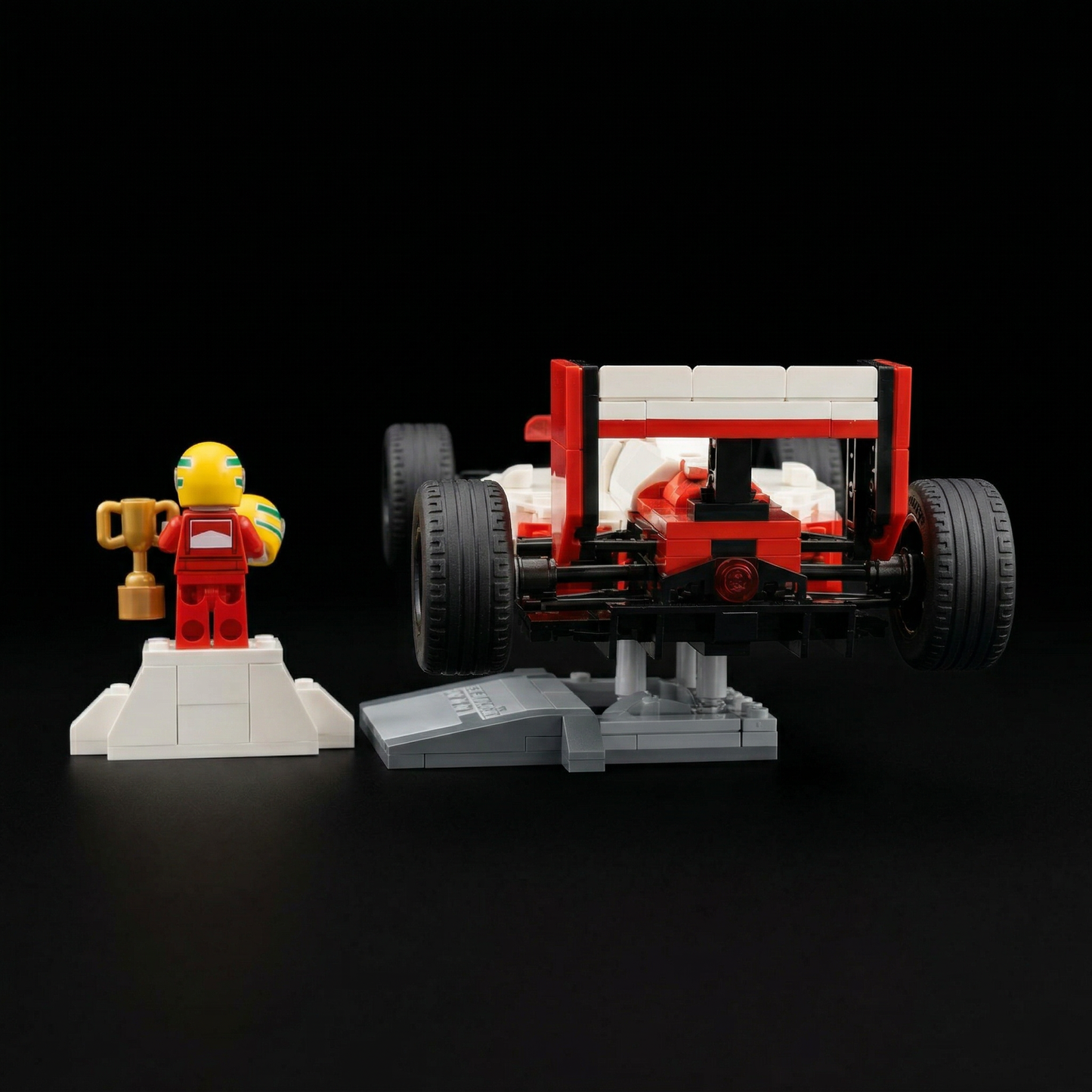 Fórmula 1 - McLaren MP4/4 + Ayrton Senna (693 peças)