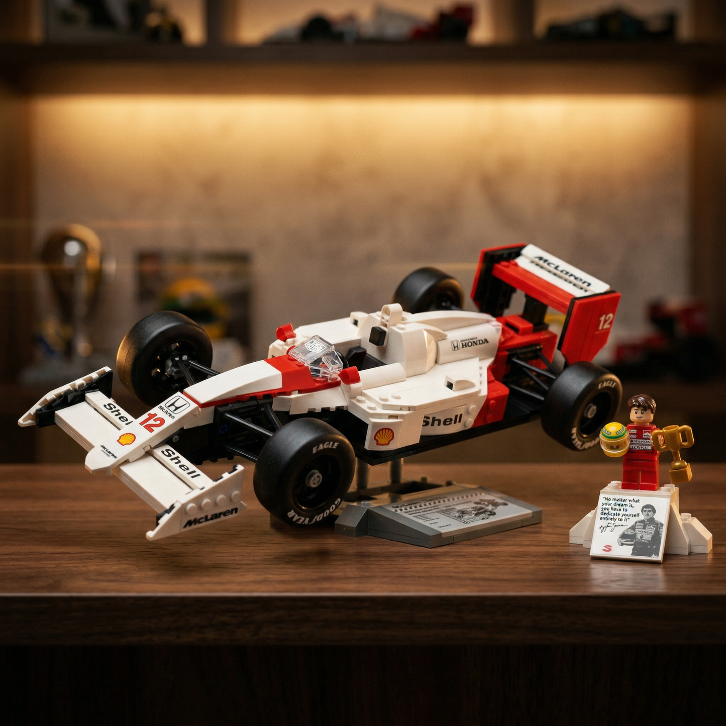 Fórmula 1 - McLaren MP4/4 + Ayrton Senna (693 peças)