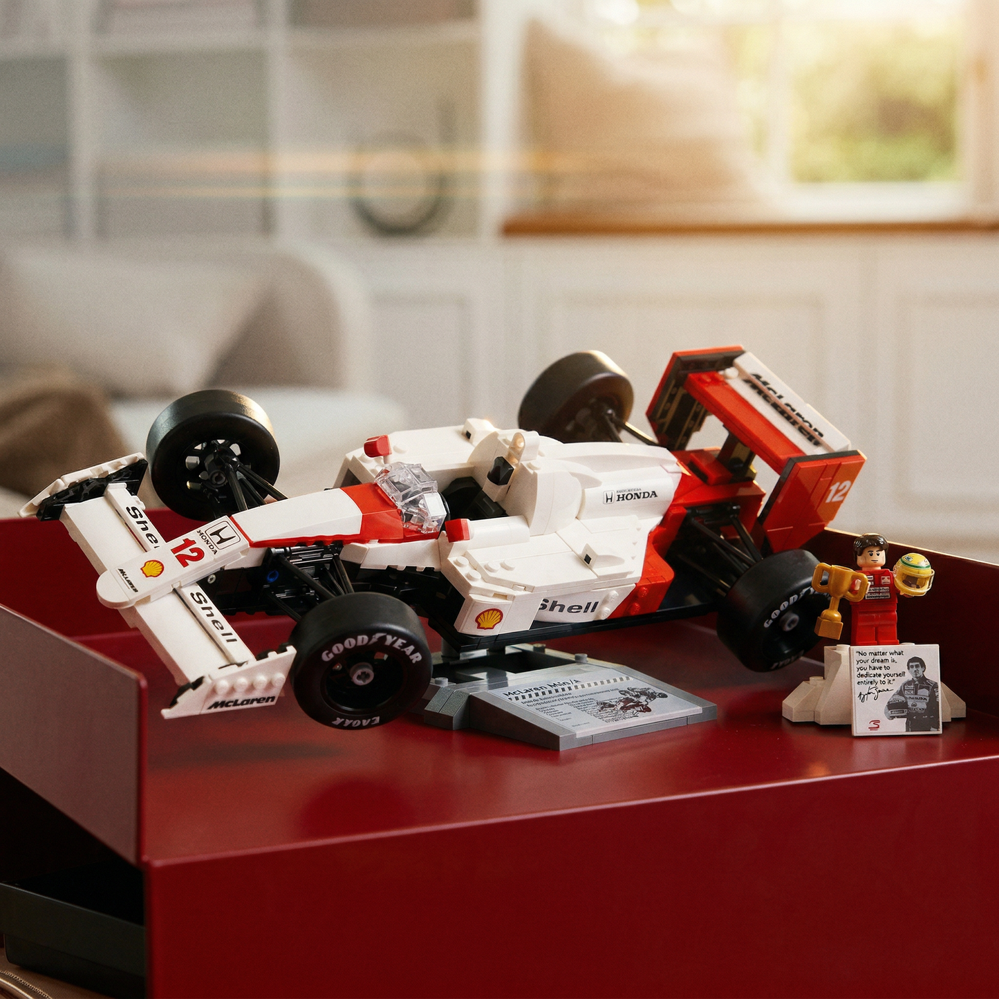 Fórmula 1 - McLaren MP4/4 + Ayrton Senna (693 peças)