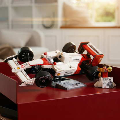 Fórmula 1 - McLaren MP4/4 + Ayrton Senna (693 peças)