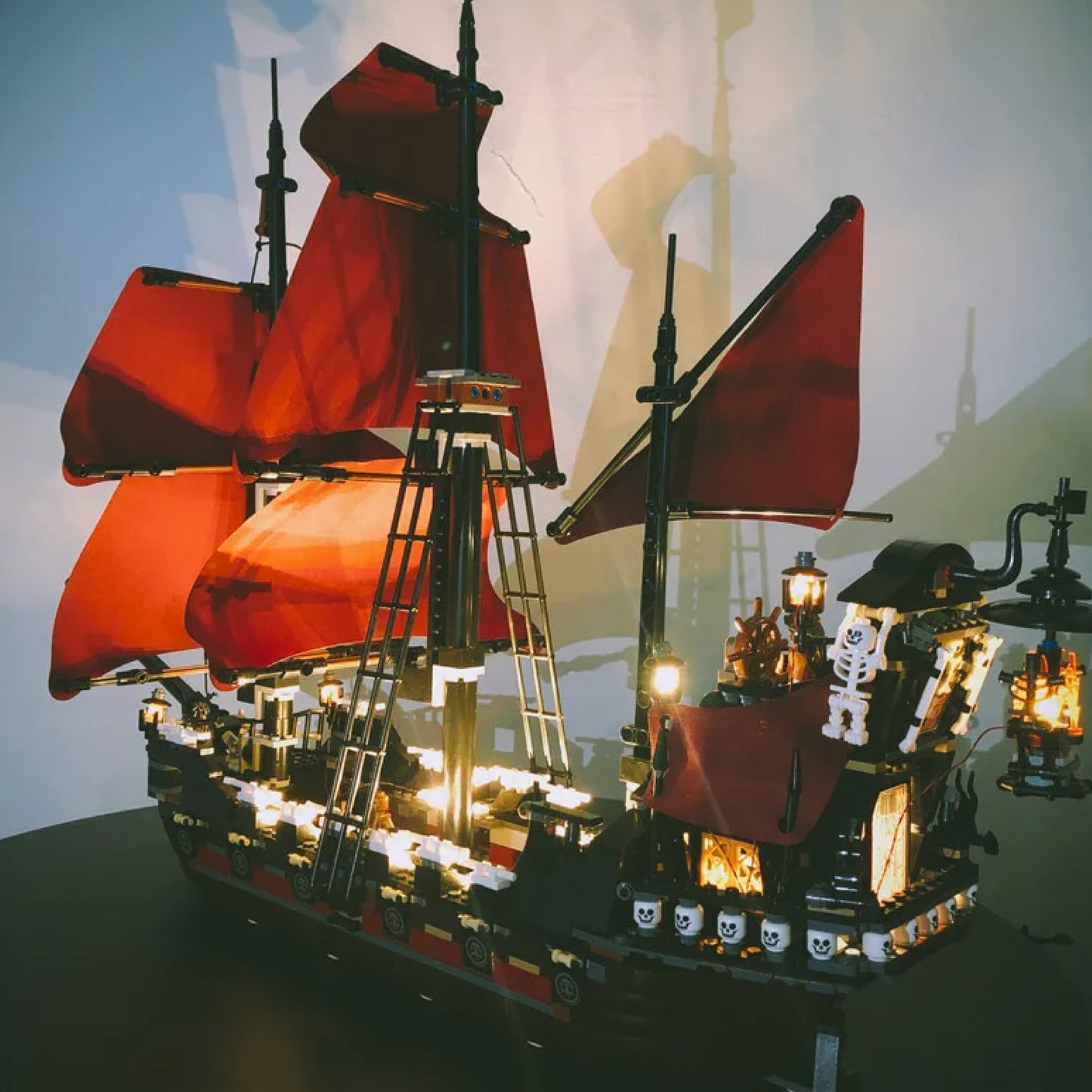 Iluminação para Navio Vingança da Rainha Ana